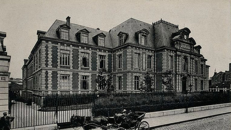 Une photo ancienne de l'Institut Pasteur.